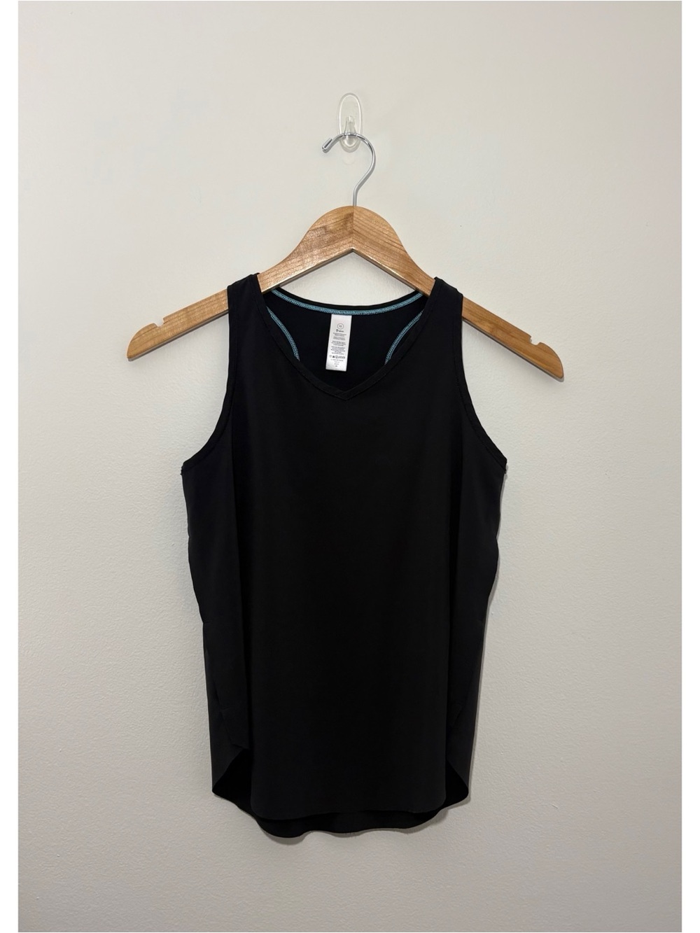 Ivivva by Lululemon black racerback athletic tank top (size 10 youth)